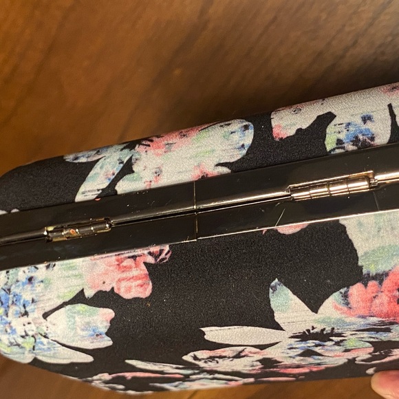 White House Black Market Floral Print Clutch - Picture 5 of 8